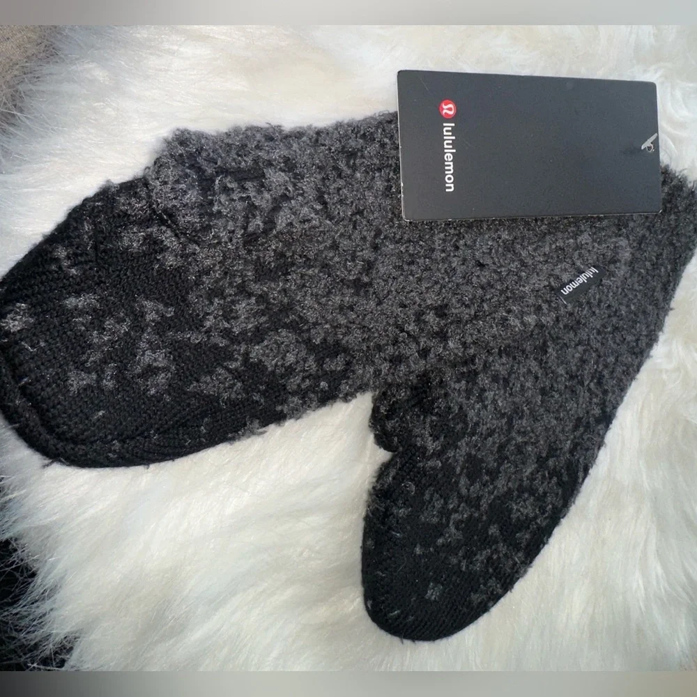 LULULEMON Ombré Knit Textured Mittens